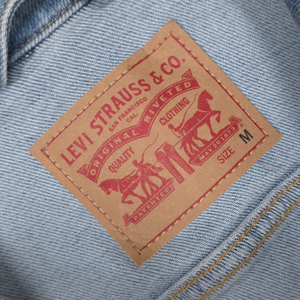 LEVI'S STRAUSS Women's MEDIUM Denim Jacket Light Wash Classic Trucker 29945-0012 - Picture 2 of 13